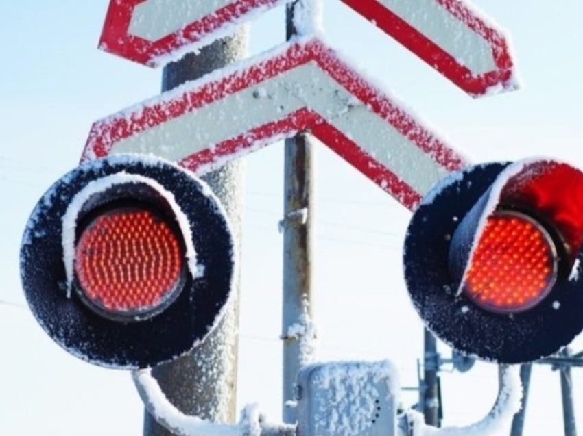 ​Госавтоинспекция призывает водителей к повышенной бдительности при пересечении железнодорожных переездов