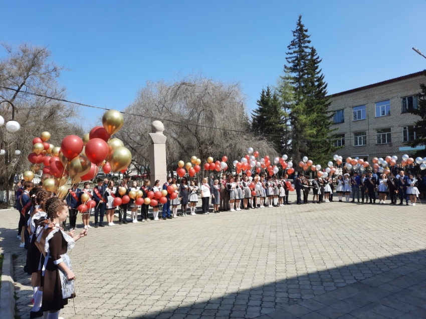 Глава Красночикойского  района  поздравил выпускников с Последним звонком!