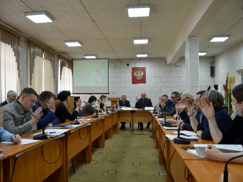 Глава Читинского района отчитался перед депутатами о проделанной за год работе