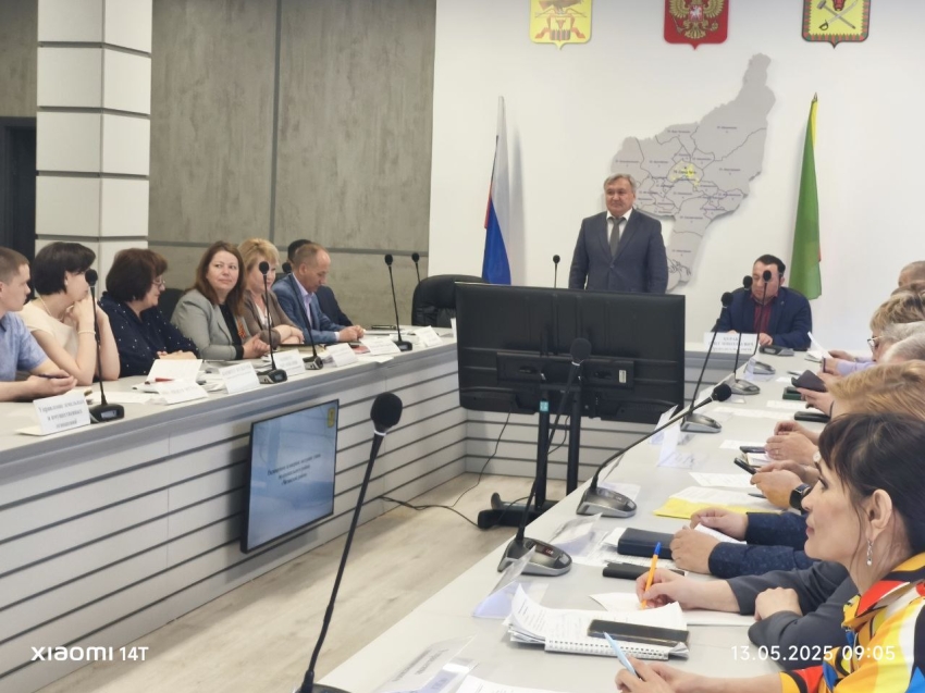 Планерное заседание в администрации Читинского района началось с поздравления главы