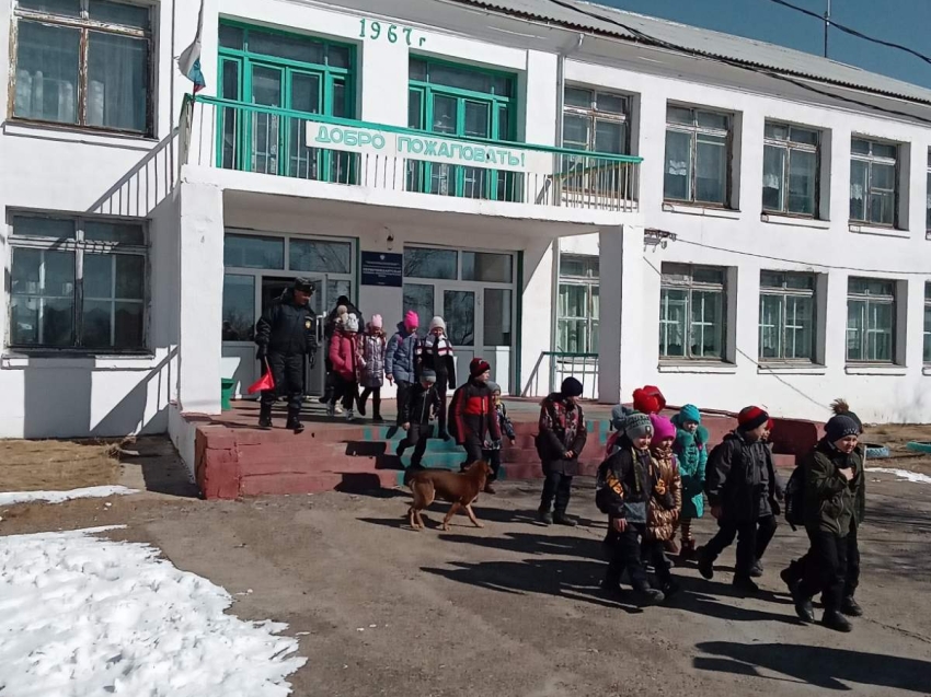 Тренировка по пожарной эвакуации прошла  в школе села  Чиндант Ононского района.