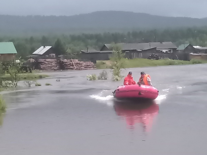 Жителей села Ильинка эвакуирует поисково-спасательная служба ГУ «Забайкалпожспас»  