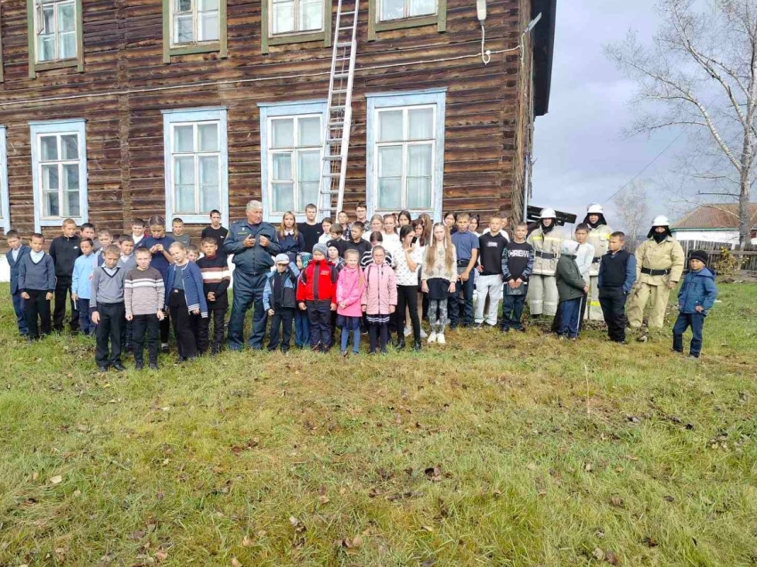 В Петровск-Забайкальском районе прошло плановое пожарно-тактическое занятие в школе 