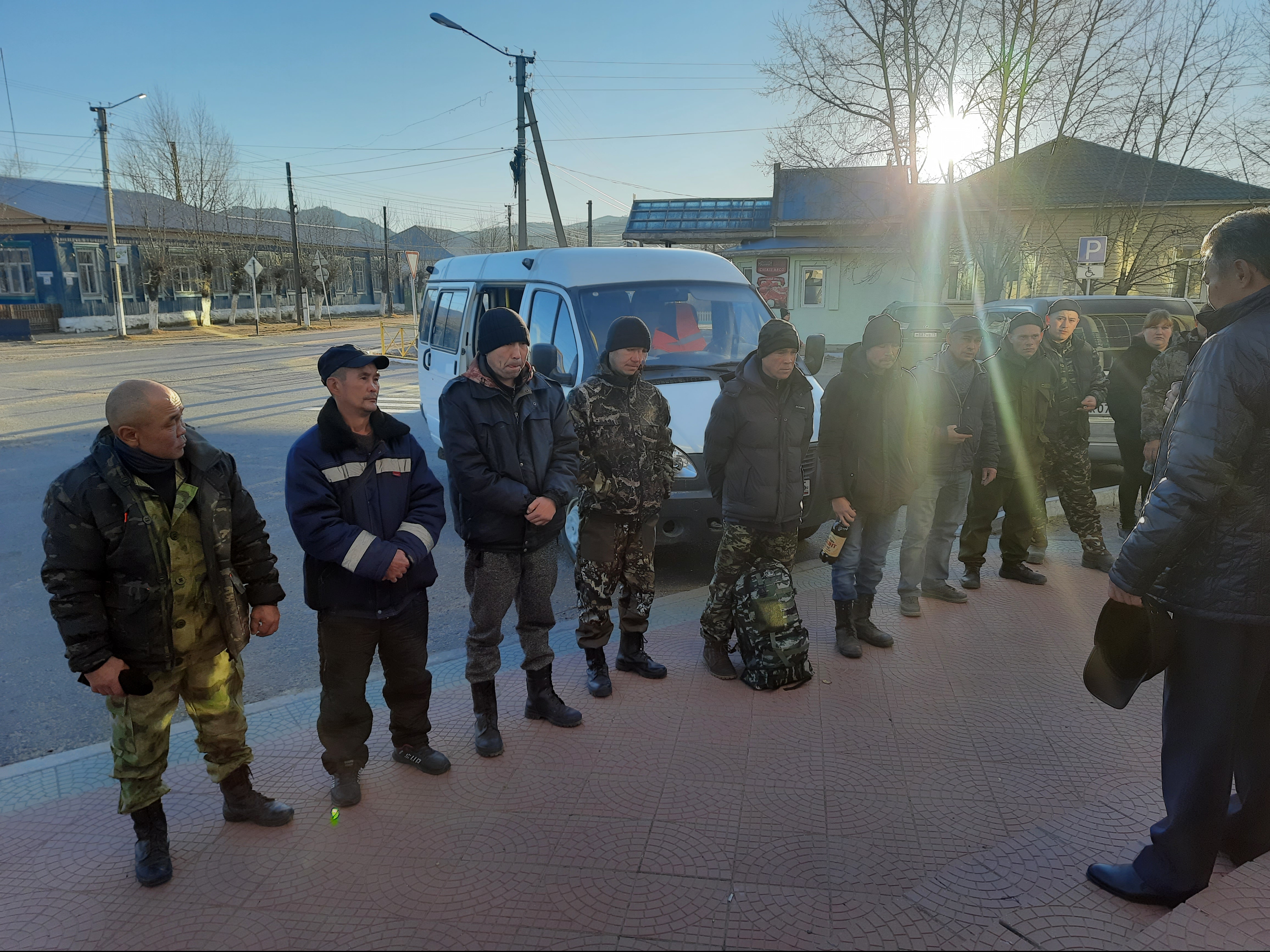 Ждем вас дома. В Дульдурге торжественно проводили мобилизованных граждан |  17.10.2022 | Дульдурга - БезФормата