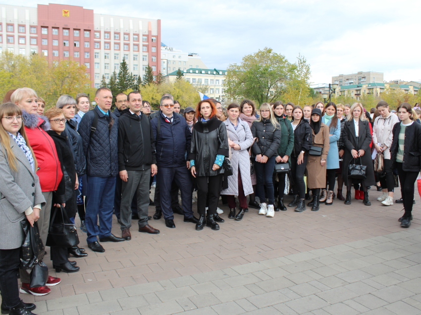 Сотрудники департамента приняли участие в митинге в поддержку Луганской и Донецкой народных республик