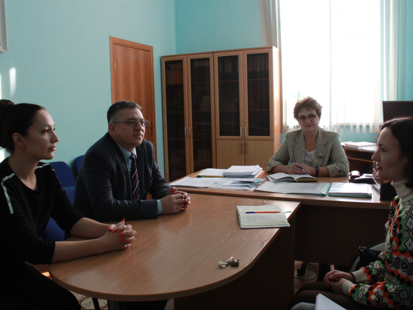 Начальник отдела правового, договорного и документационного обеспечения департамента Дмитрий Лоншаков посетил юридический факультет ЧИ БГУ