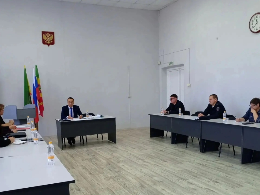 Наведём порядок вместе: в Балейском округе прошло совещание Департамента с главами сёл и полицией