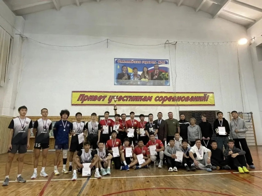 ​Сегодня состоялся традиционный турнир по волейболу на Кубок Главы Дульдургинского муниципального округа.