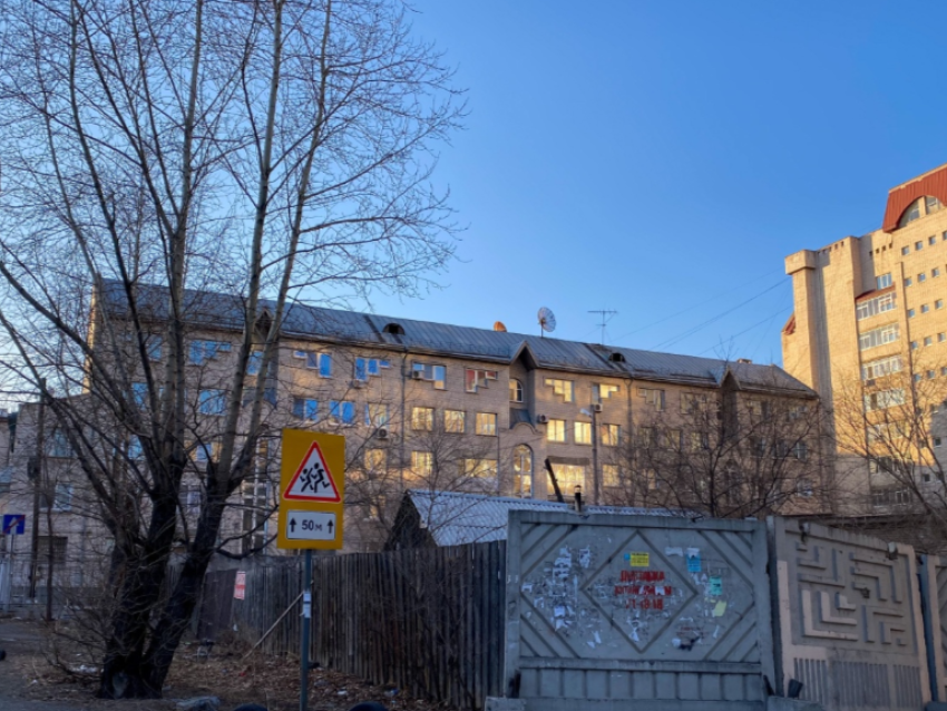 Департамент государственного имущества объявляет о продаже на аукционе овощных кладовых №№  6, 9, 10, 12, находящихся по адресу: город Чита, улица Красноармейская, д.35а.