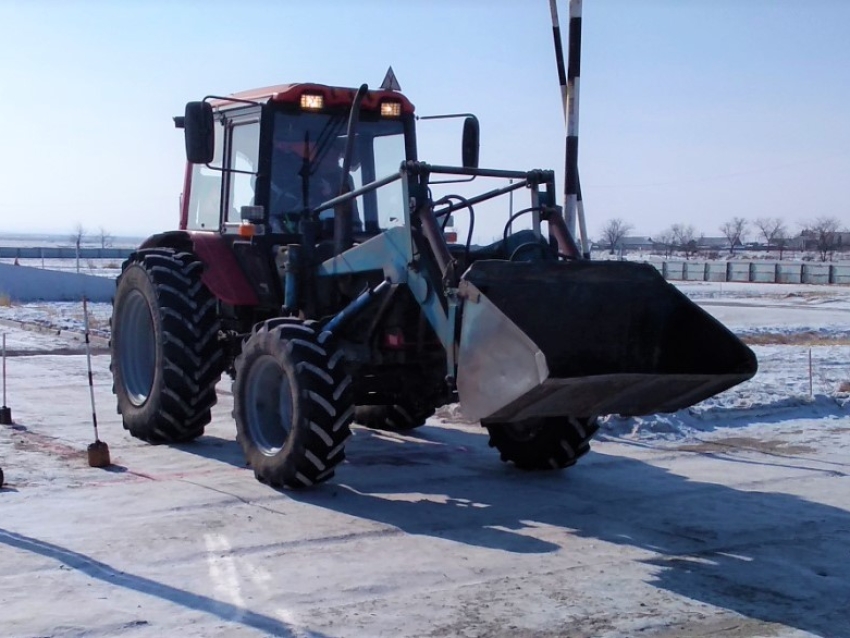 Экзамены для трактористов в Новой Чаре проведут в декабре