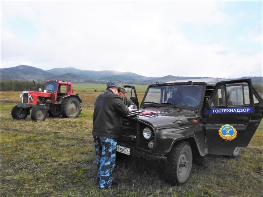 ​В Петровск‑Забайкальском районе пресечена попытка использования поддельного удостоверения тракториста‑машиниста