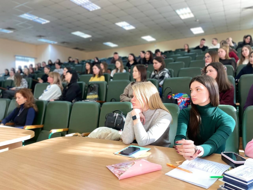 Забайкальские выпускники вузов знакомятся с мировой юстицией Забайкальского края