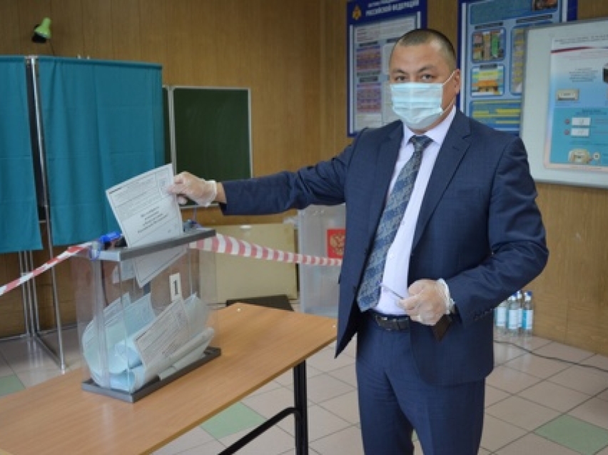 Андрей Лим принял участие в голосовании по поправкам в Конституцию РФ.