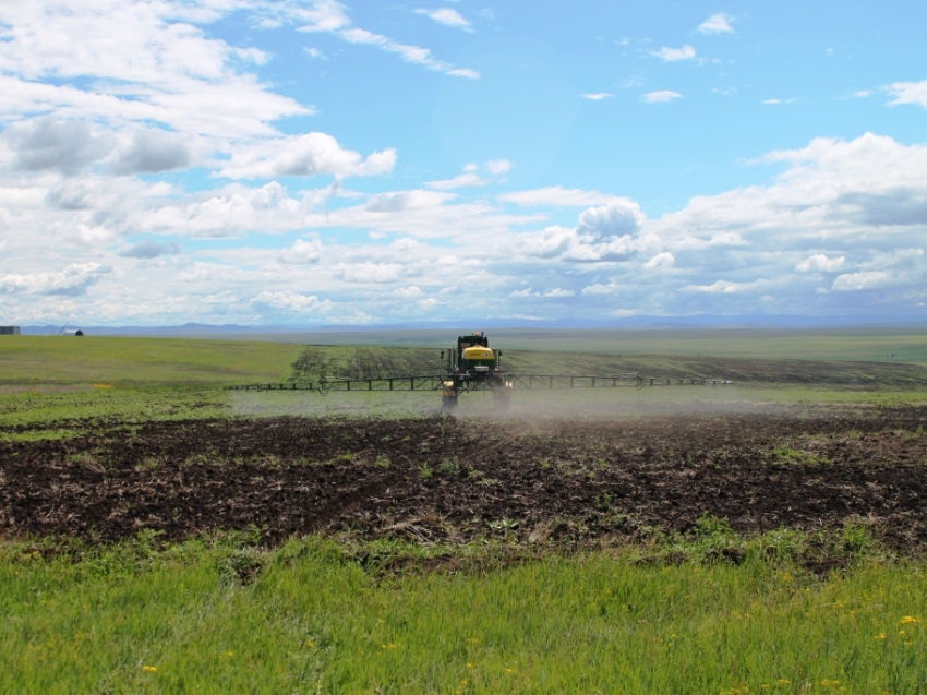 Сельхозорганизации Забайкалья на 10% увеличили работы по внесению удобрений в почву