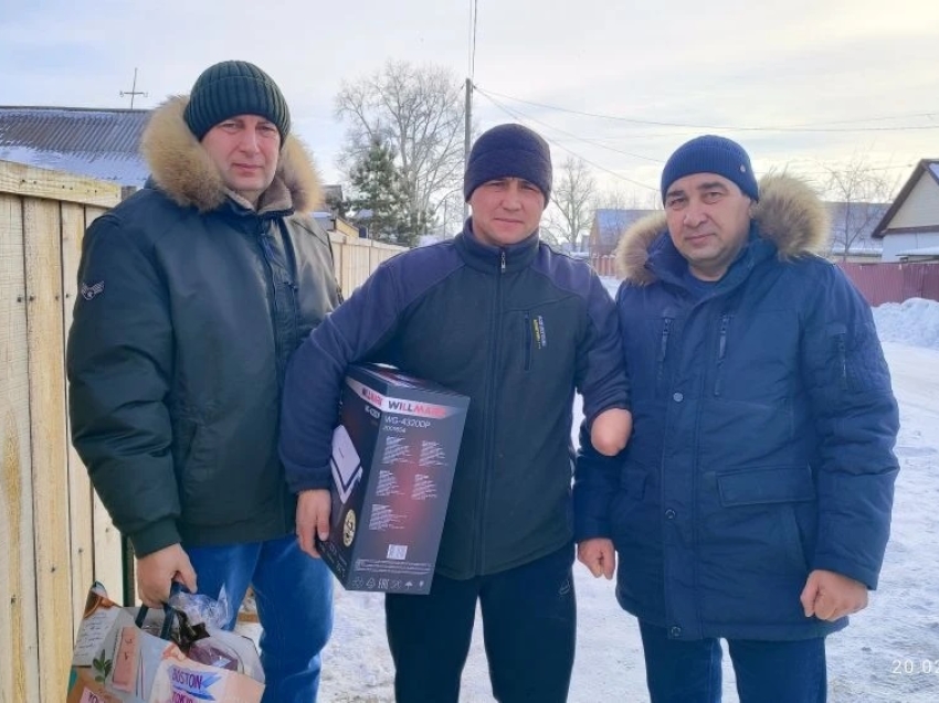 Представители Минсельхоза Забайкалья поздравили с 23 февраля семьи участников СВО