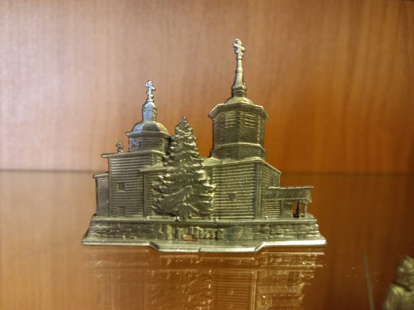Чита оловянная: Николай Беляев делает миниатюры исторических зданий Читы      
