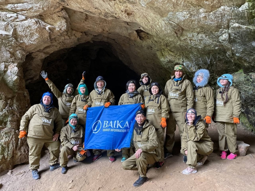 Гости из Бурятии попробовали себя в роли спелеологов в пещерах Хээтэй
