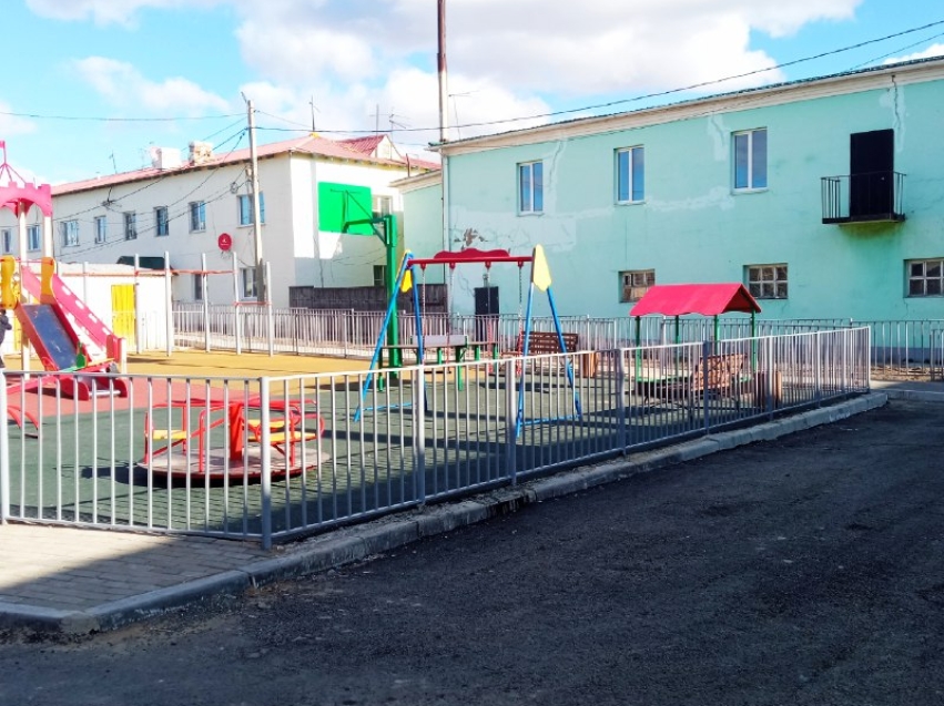 Две придомовые территории в Могойтуе прошли «перезагрузку» проектом «Забайкальский дворик»