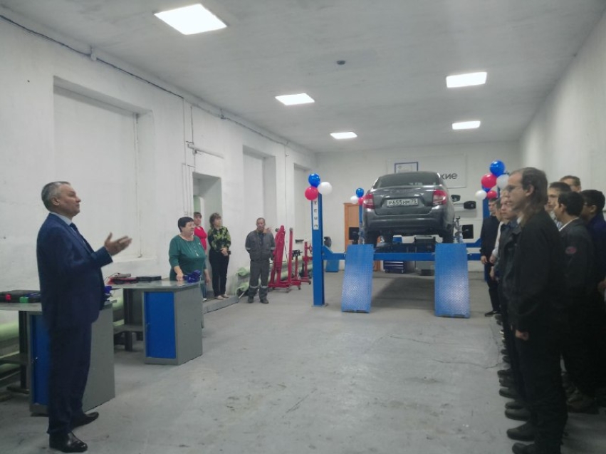 Больше мастерских - больше ценных кадров: в Хилке открыли современную мастерскую по ремонту машин 
