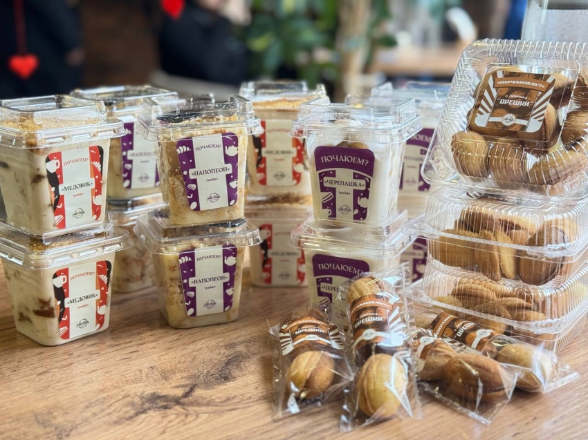 «Чаевать» можно в любом месте: Читинская кондитерская выпустила серию десертов со вкусом детства 