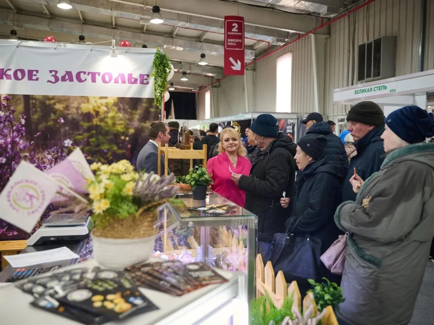 На продовольственной выставке «Сибпродовольствие» свои вкусные экземпляры представило «Забайкальское застолье» 