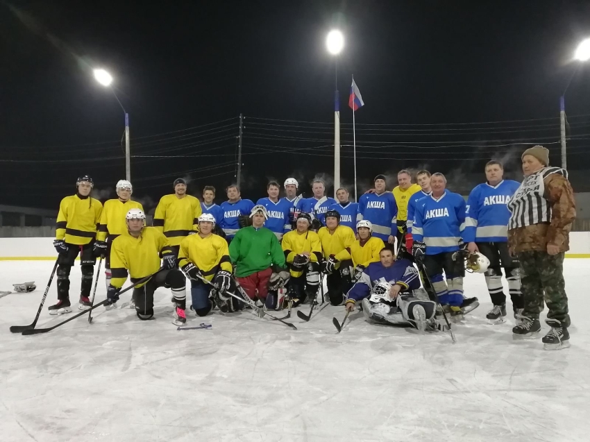В селе Акша торжественно открыта новая хоккейная коробка