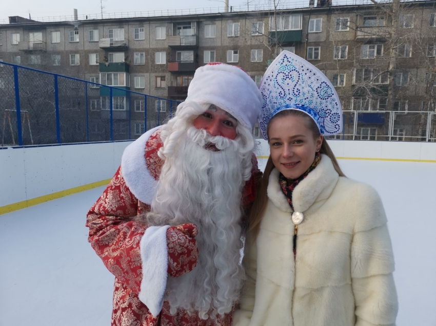 Замминистра краевого минЖКХ и Дед Мороз поздравили жителей Забайкалья с наступающим Новым годом