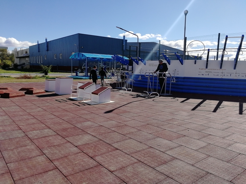 Установка детских игровых комплексов и спортивного оборудования продолжается в Забайкалье