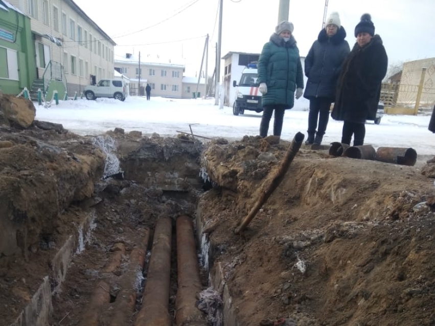 Министр ЖКХ Илья Золотухин призвал жителей Маккавеево не сливать воду из системы отопления
