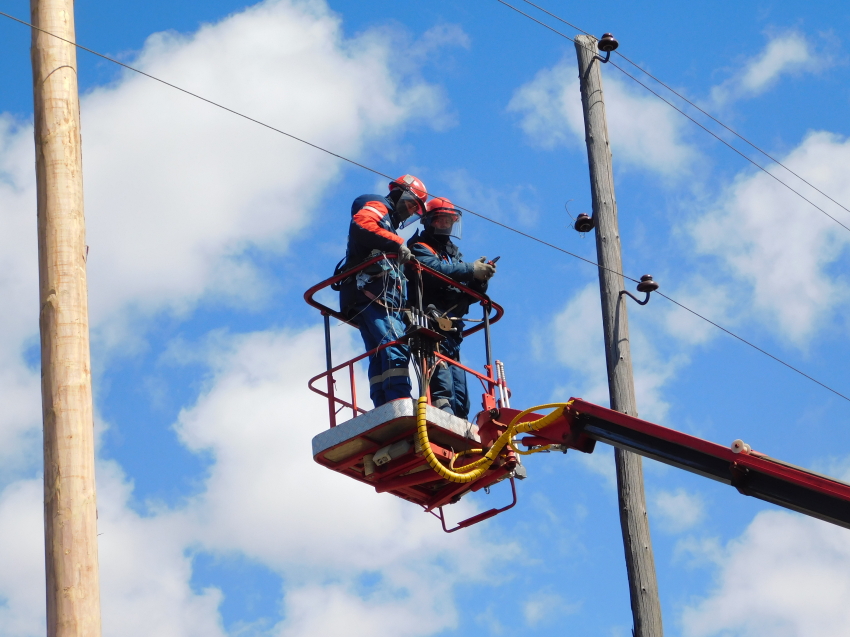 Энергетики меняют опоры линий электропердачи в поселениях Забайкальского края на новые