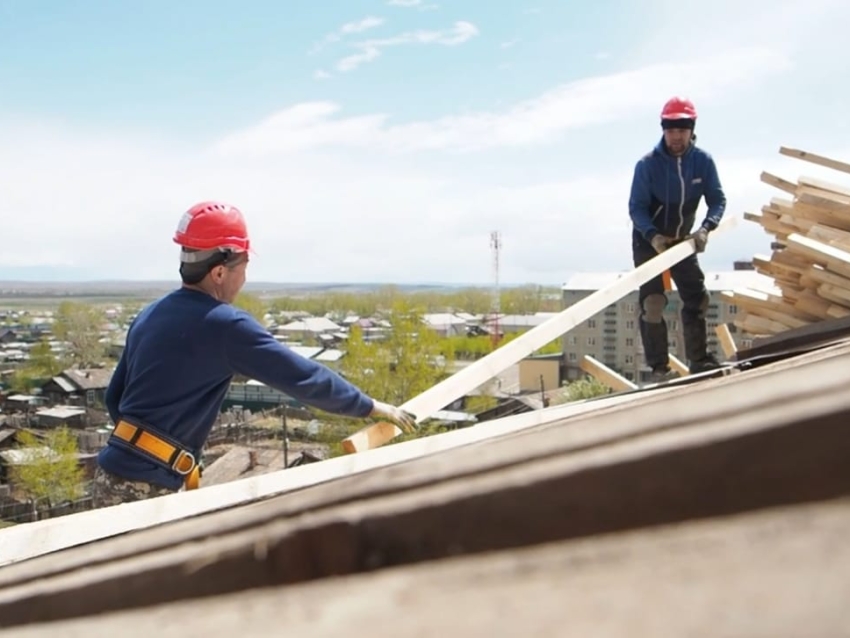 Специалисты восстановили большинство крыш, пострадавших в результате ЧС в Шерловой Горе в Забайкалье