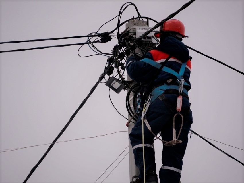 Энергетики восстановили электроснабжение всех домов и соцобъектов в Шилке