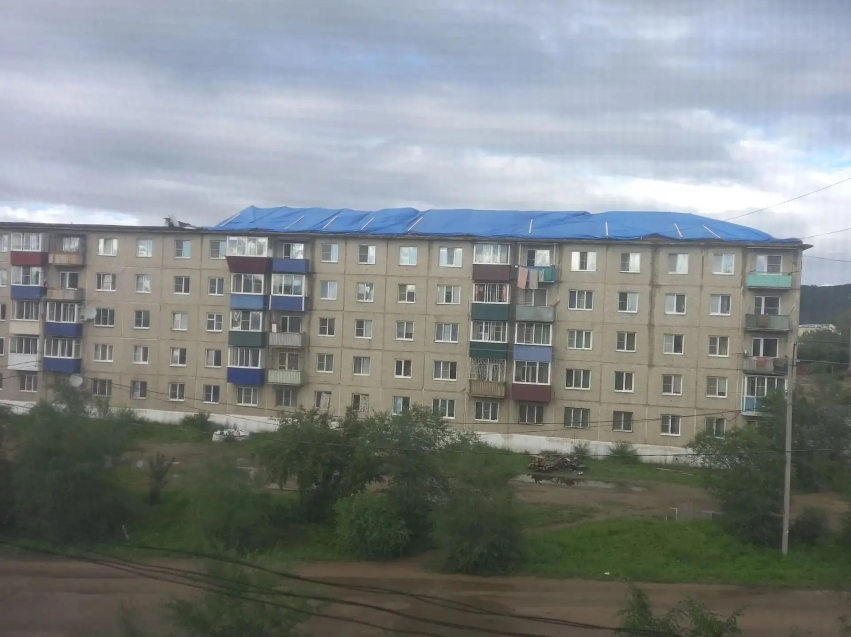 В Чите на ул.Дивизионная, 8а продолжается капремонт крыши