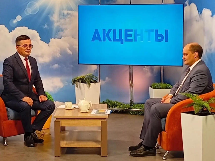 В программе "Акценты" и.о. министра ЖКХ, энергетики, цифровизации и связи Забайкальского края Владимир Климентовский рассказал о начале осенне-зимнего сезона в крае
