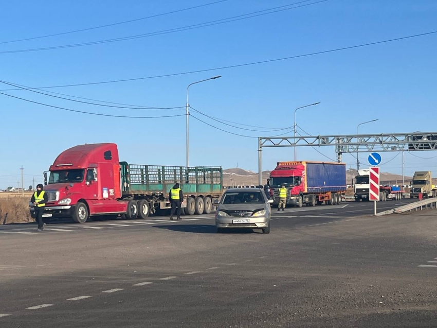 Владимир Петраков: электронная очередь на пункте пропуска с самым большим грузовым трафиком на границе с Китаем ведется без сбоев