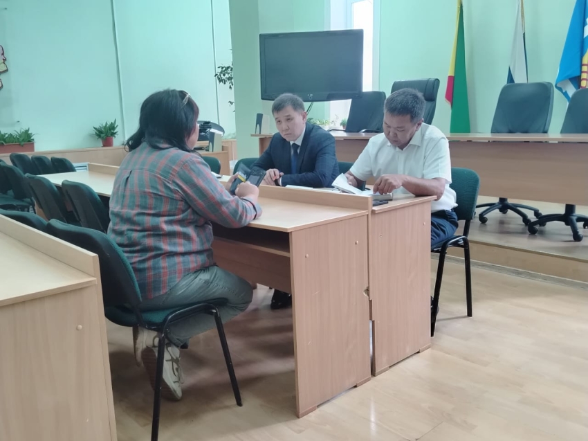 Буянто Батомункуев провёл приём граждан в Агинском