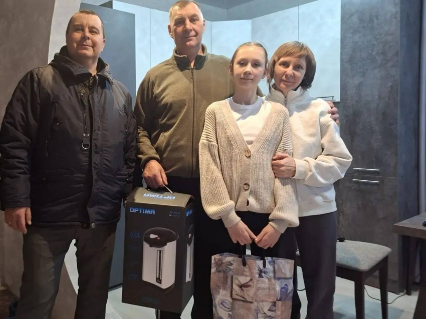 Семьи участников СВО поздравили с Днём защитника Отечества от министерства по планированию и развитию Забайкалья