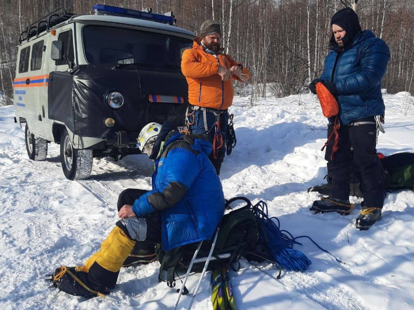 Спасатели «Забайкалпожспаса» эвакуировали туриста с обморожением в Каларском районе
