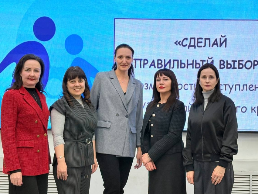 На площадке Технопарка Забайкальского края прошло краевое родительское собрание «Ответственное родительство: диалоги о важном», посвящённое теме «Сделай правильный выбор! Возможности поступления в вузы Забайкальского края». 