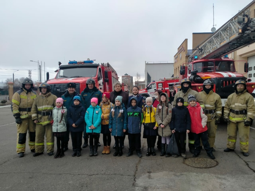 Школьников Читы посвятили в юные пожарные Забайкалья в главном управлении МЧС России по Забайкальскому краю