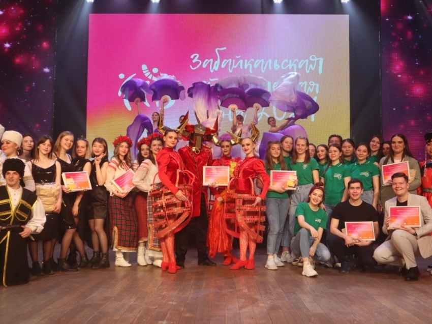 Фаер-шоу, уличные танцы, джазовые вокалисты – в Чите прошёл гала-концерт Забайкальской студенческой весны