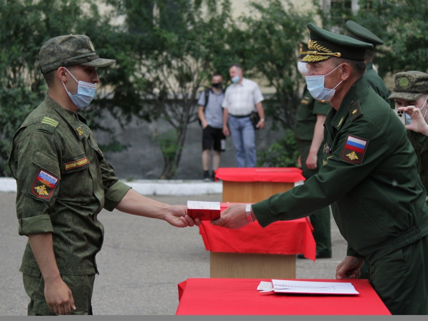 Выпускники ВУЦ ЗабГУ получили военные билеты