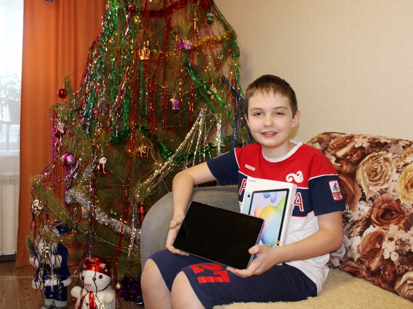 Баир Жамсуев исполнил желание школьника из Шилки в приобретении планшета 