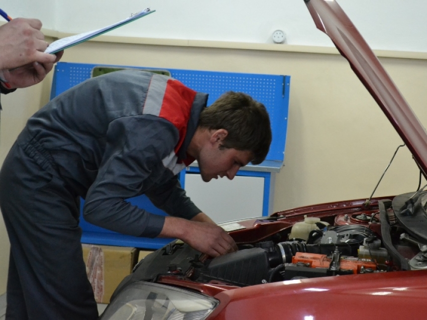 Бухучёту и ремонту автомобилей бесплатно обучат в Читинском политехническом колледже по нацпроекту 