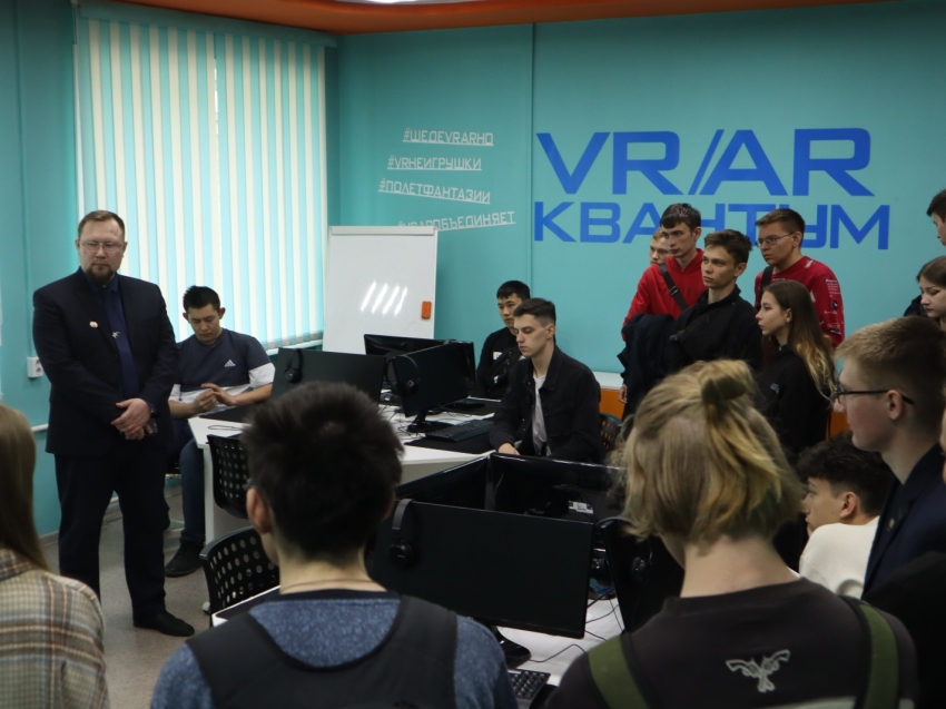В Технопарке Забайкальского края, школьники познакомились и подружились с роботами