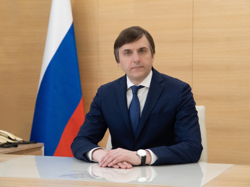 Министр просвещения запустил прямую линию связи с педагогами в национальном мессенджере