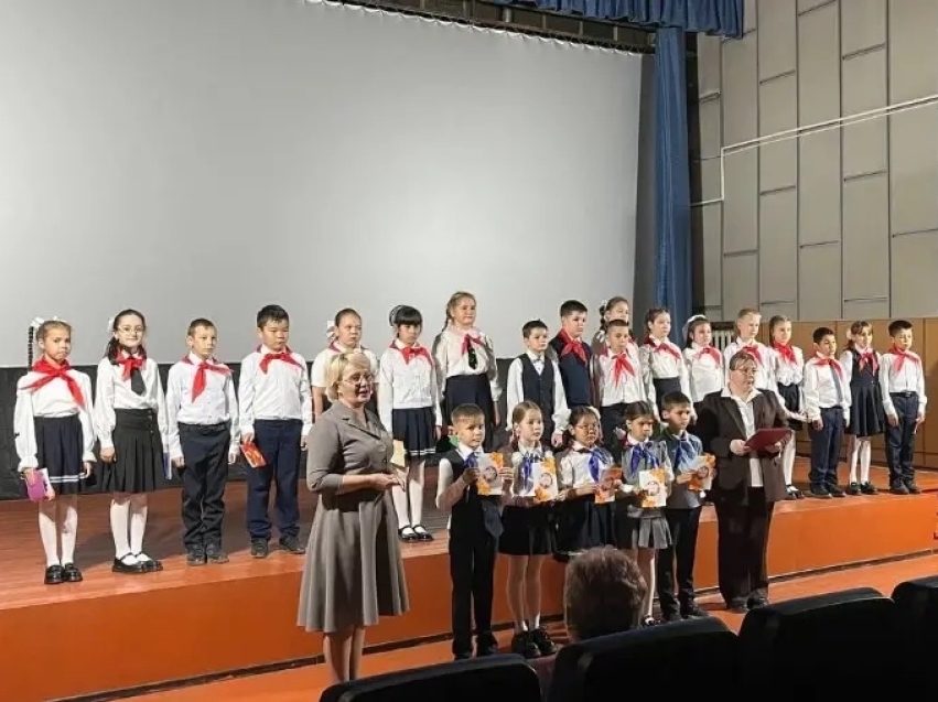 В Забайкалье прошли показы фильма «Доживём до понедельника» к Дню учителя