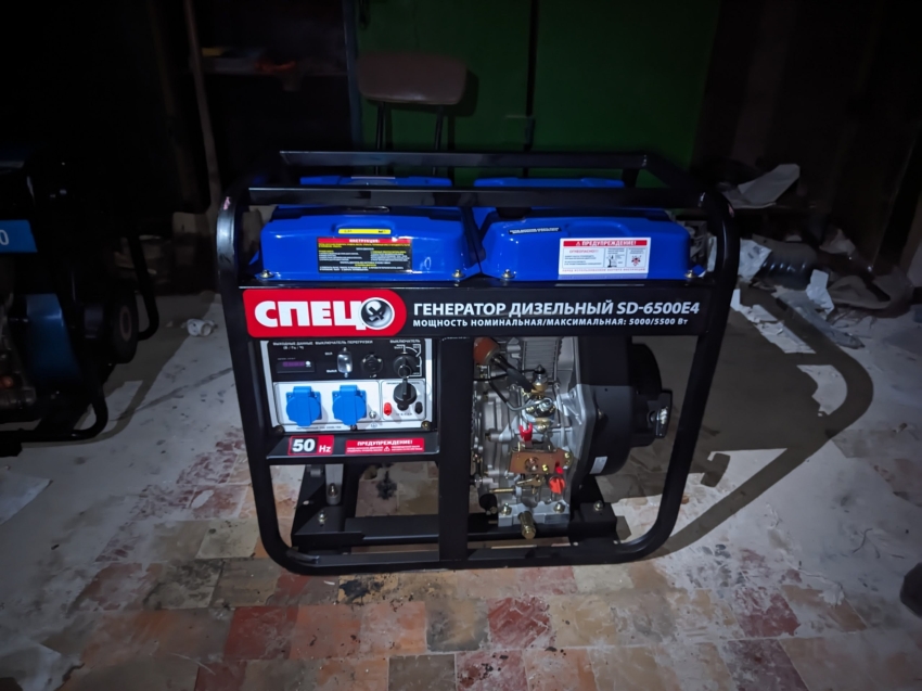 С начала СВО Забайкальская краевая гимназия-интернат активно поддерживает бойцов на передовой. Ученики, родители и сотрудники собирают маскировочные сети, необходимое оборудование, гуманитарную помощь и детские рисунки.