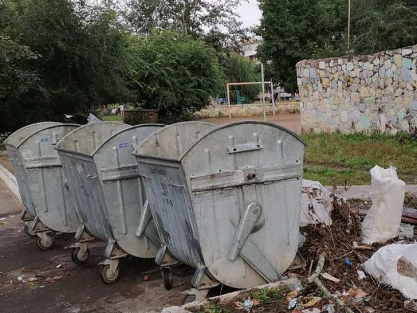 Сотрудники «Олерон +» расчистили контейнерные площадки в Краснокаменске