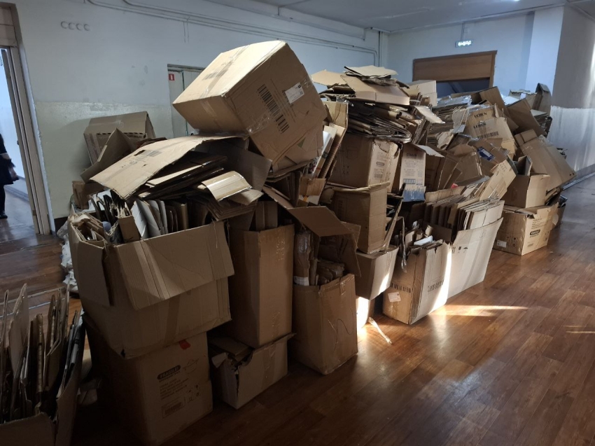 Читинская школа собрала почти тонну макулатуры в рамках акции «БумБатл»